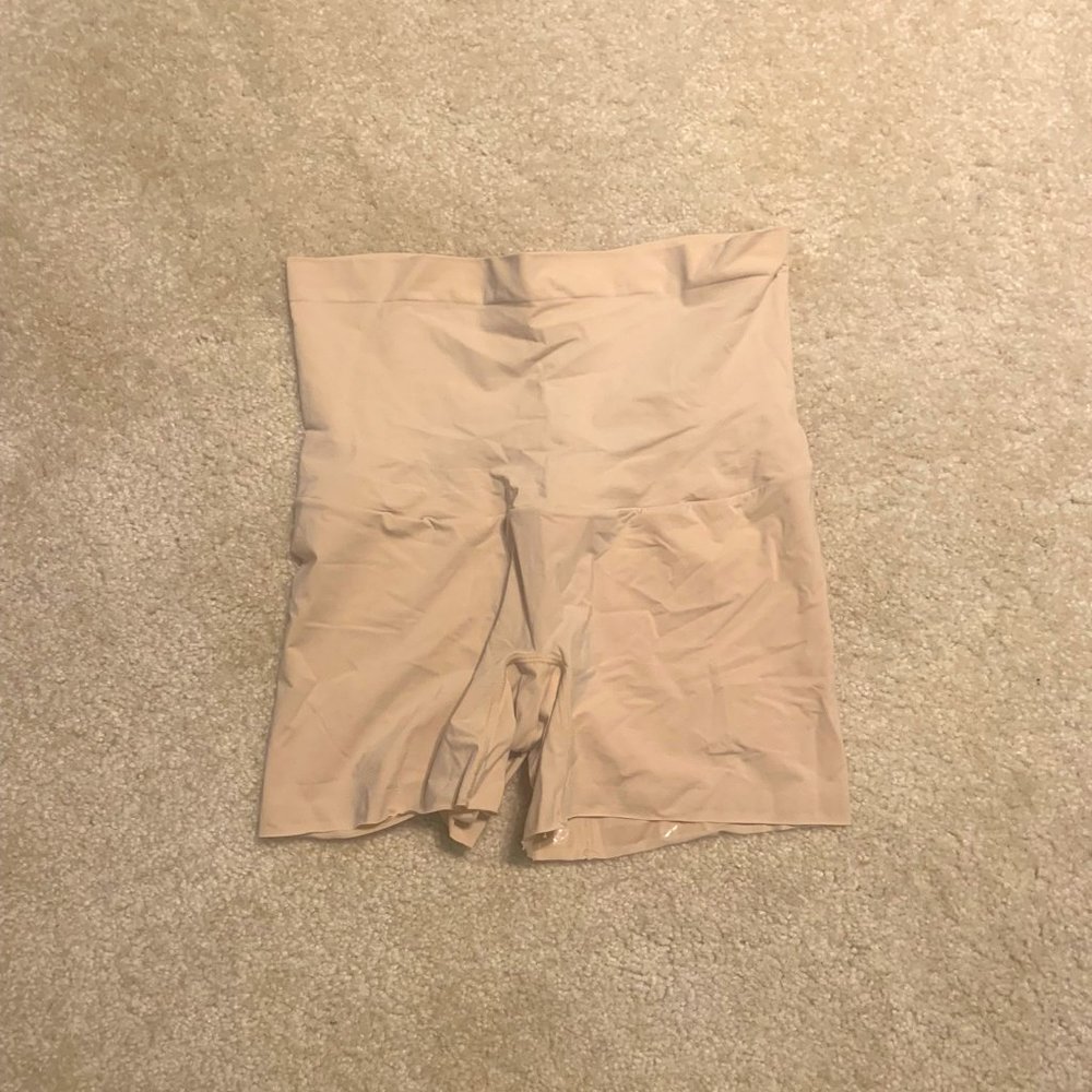 EUC Spanx Shapewear Short